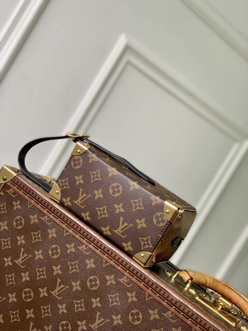Louis Vuitton LV M29313 Locker Dopp Kit Taurillon Monogram