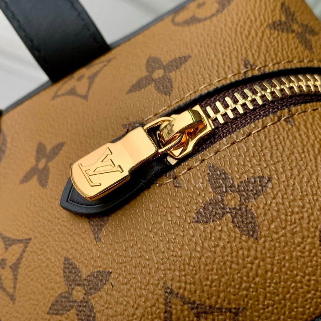 Louis Vuitton LV M29313 Locker Dopp Kit Taurillon Monogram