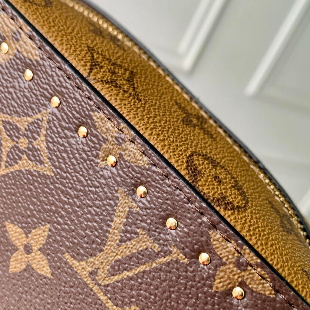 Louis Vuitton LV M29313 Locker Dopp Kit Taurillon Monogram