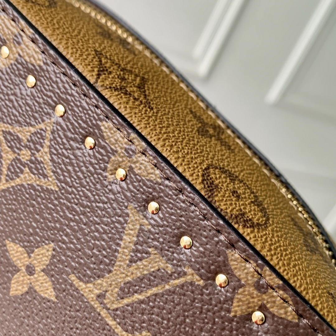 Louis Vuitton LV M29313 Locker Dopp Kit Taurillon Monogram
