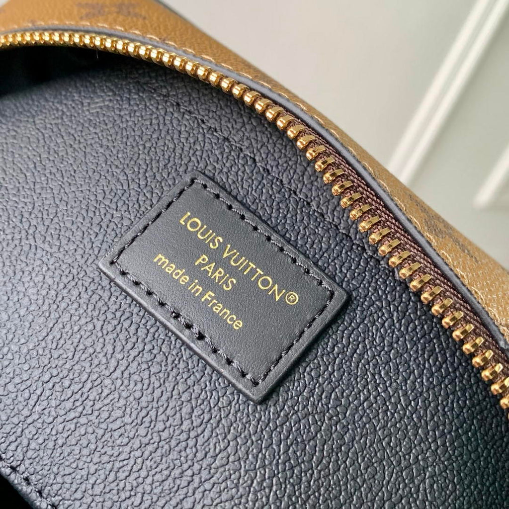 Louis Vuitton LV M29313 Locker Dopp Kit Taurillon Monogram