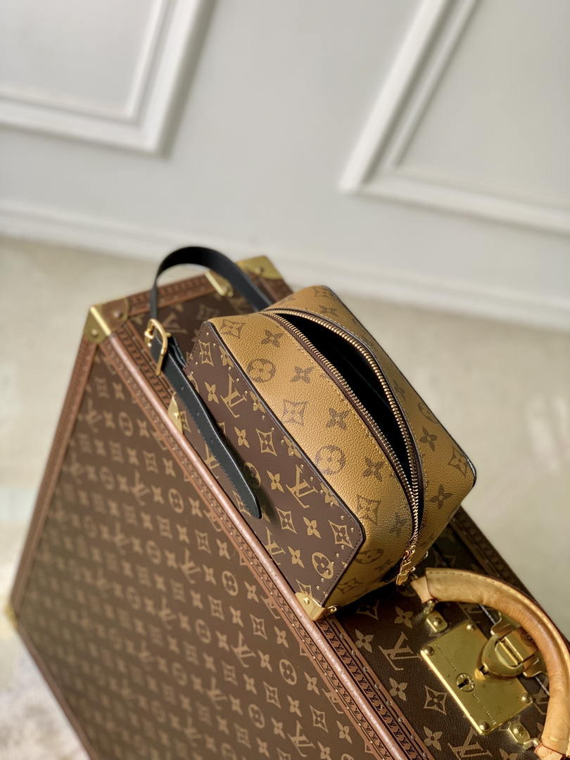 Louis Vuitton LV M29313 Locker Dopp Kit Taurillon Monogram