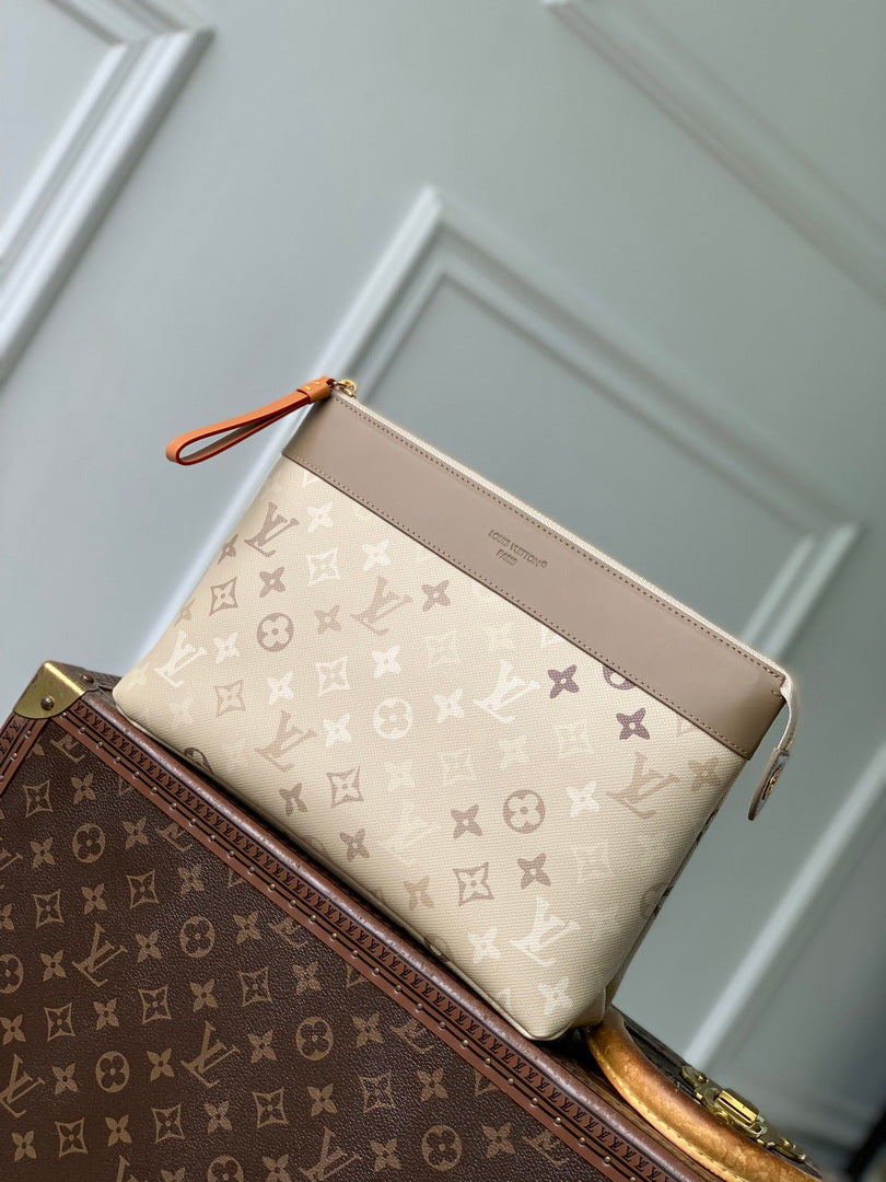Louis Vuitton  LV M29427 Pochette Voyage Souple Sand Beige