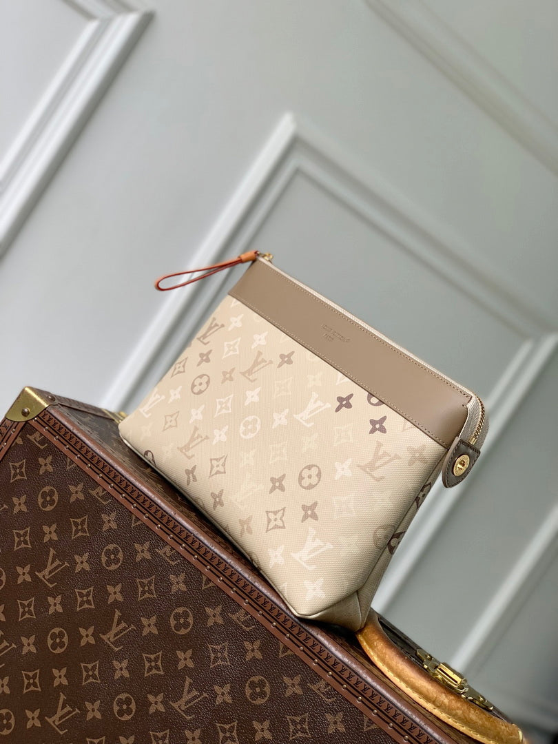 Louis Vuitton  LV M29427 Pochette Voyage Souple Sand Beige