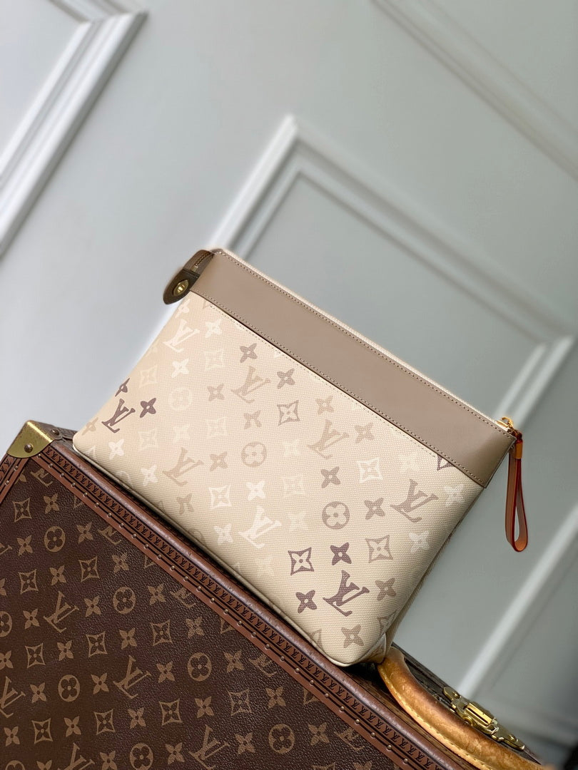 Louis Vuitton  LV M29427 Pochette Voyage Souple Sand Beige