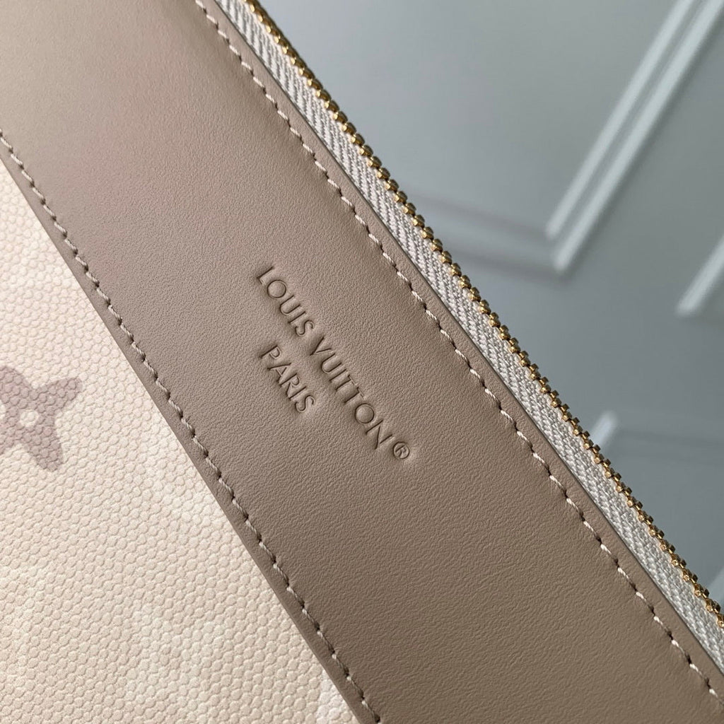 Louis Vuitton  LV M29427 Pochette Voyage Souple Sand Beige