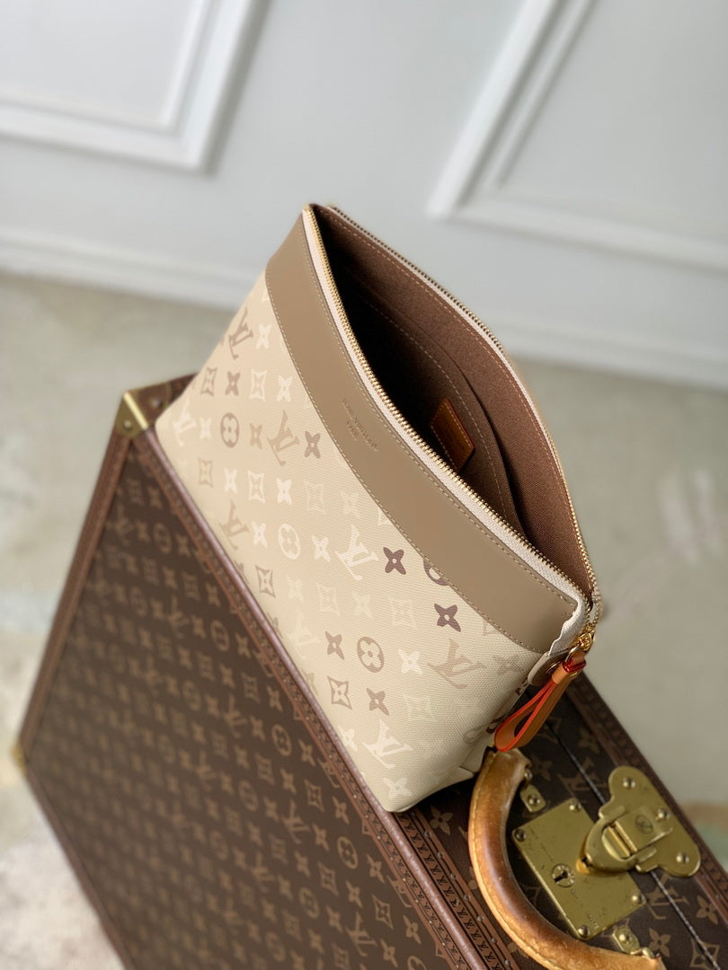 Louis Vuitton  LV M29427 Pochette Voyage Souple Sand Beige