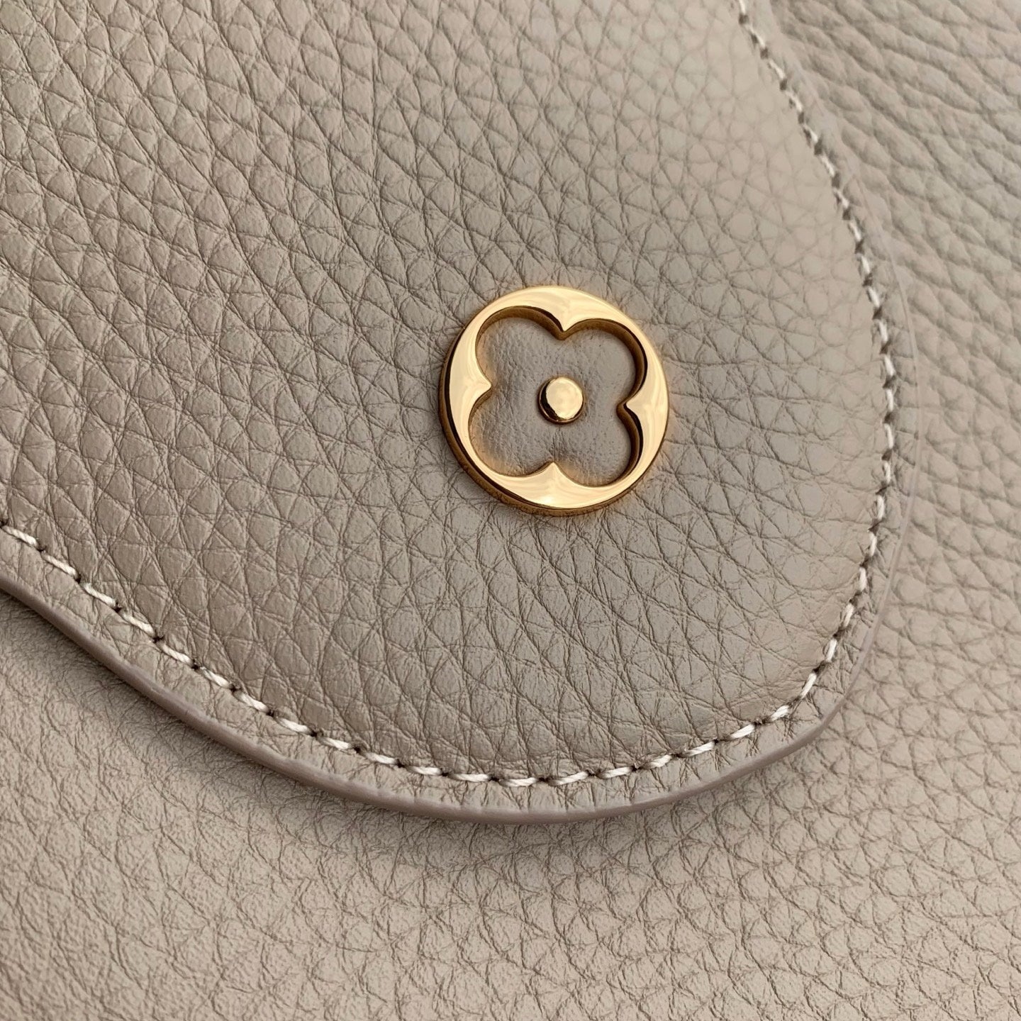 Louis Vuitton LV M29440 Capucines Mini Bag Galet Grey Taurillon leather