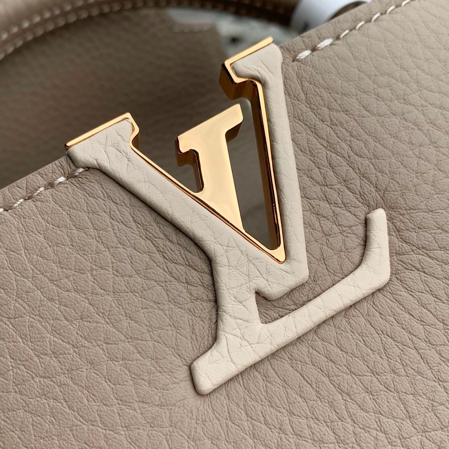 Louis Vuitton LV M29440 Capucines Mini Bag Galet Grey Taurillon leather