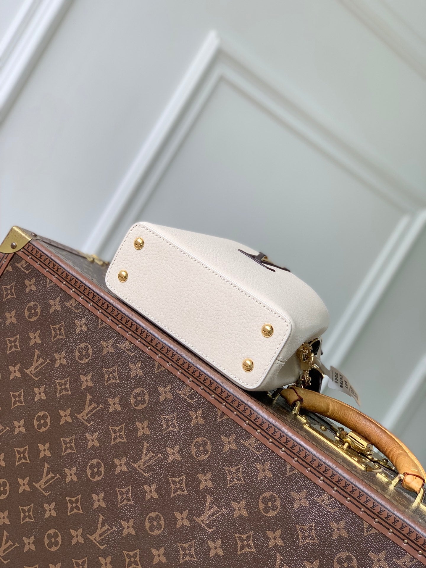 Louis Vuitton LV M29439 Capucines Mini Bag Cream/Burnt Mahogany - Default Title - View 4