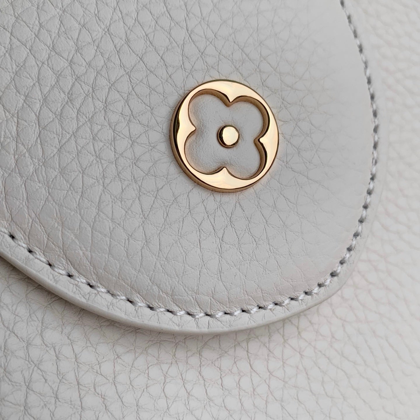 Louis Vuitton LV M29439 Capucines Mini Bag Cream/Burnt Mahogany - Default Title - View 5