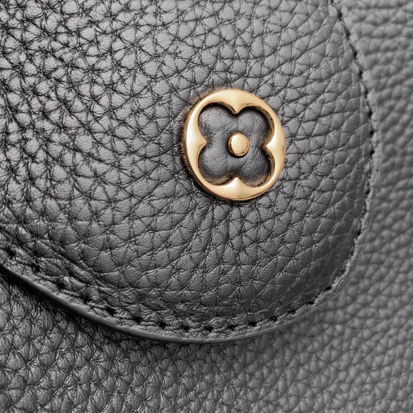 Louis Vuitton LV M29443 Capucines East West Mini Bag Black - Default Title - View 6