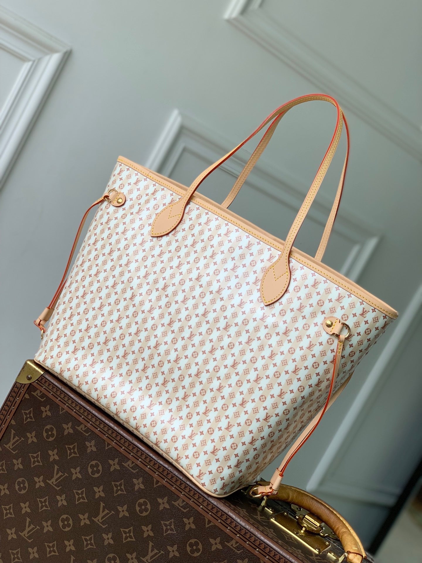 Louis Vuitton LV M29483 Neverfull MM Bag Nude Rose