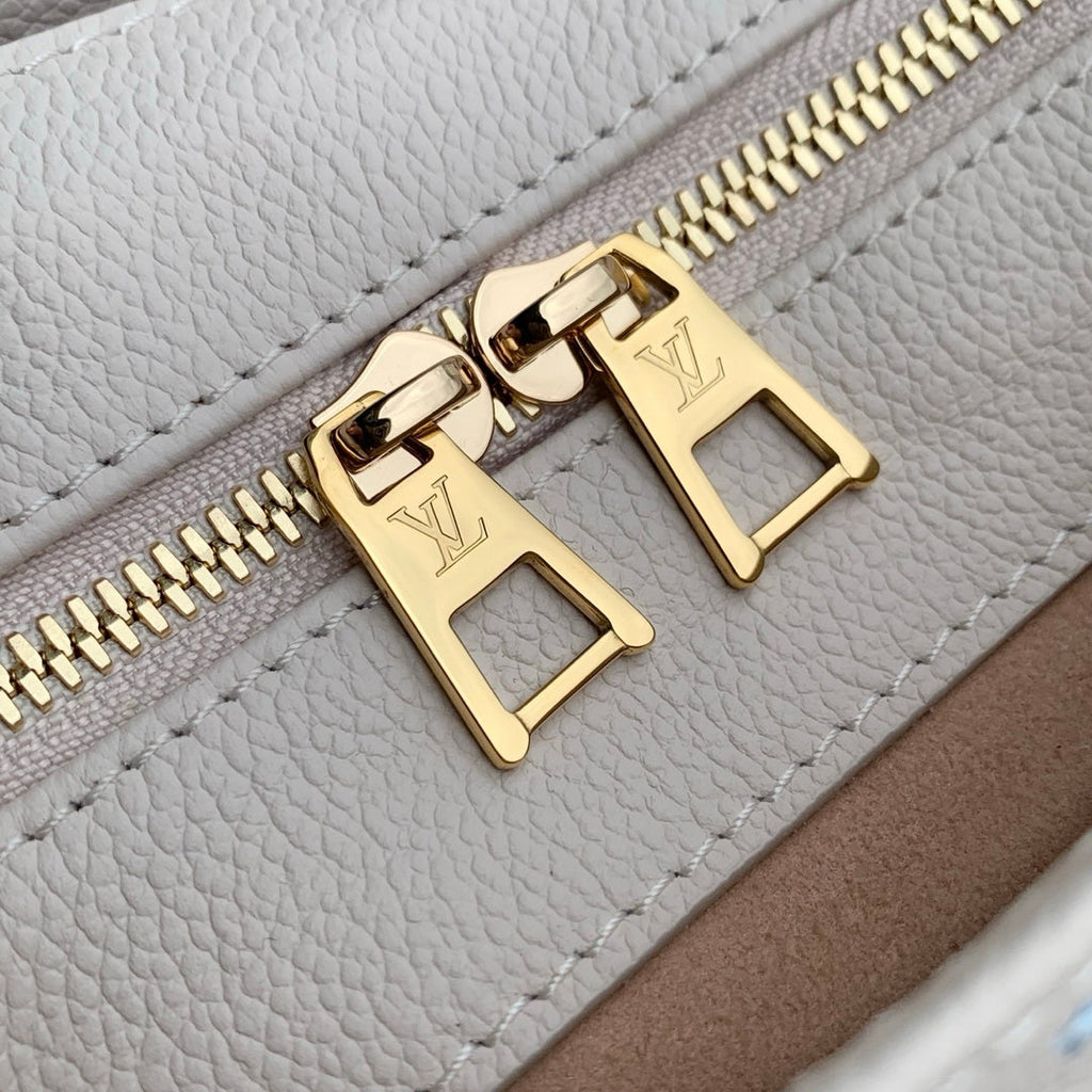 Louis Vuitton LV M29487 Onthego East West Bag Light Bliss Couture