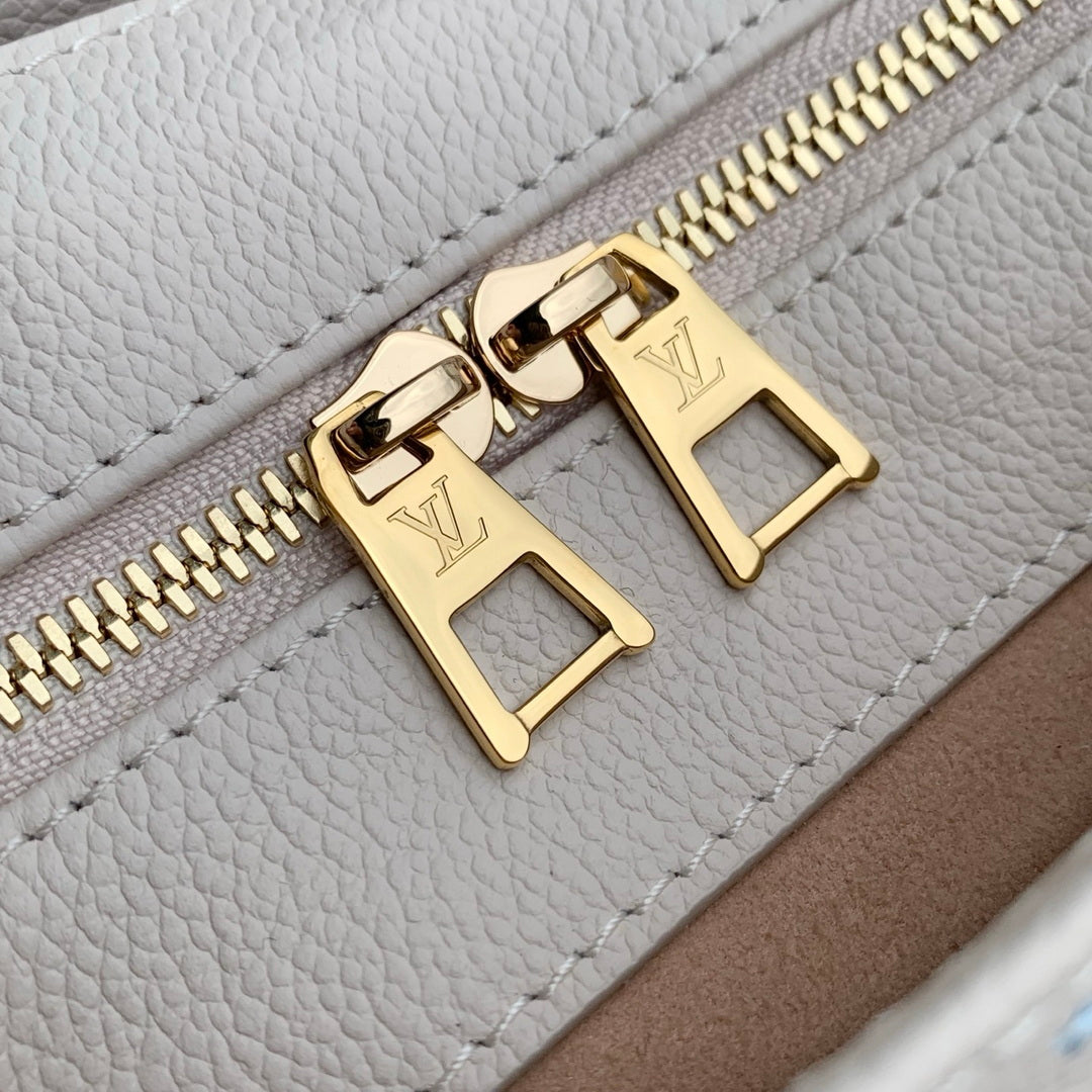 Louis Vuitton LV M29487 Onthego East West Bag Light Bliss Couture