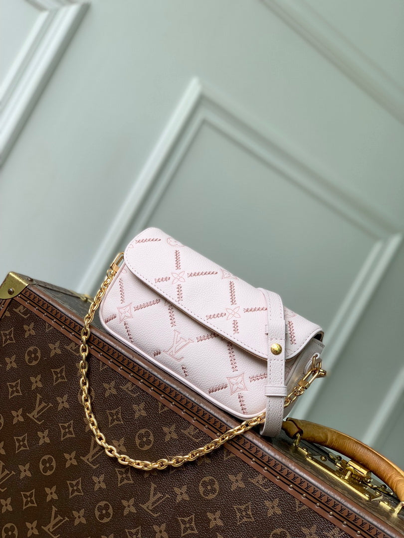 Louis Vuitton LV M29502 Wallet On Chain Ivy Bag Light Bliss Couture
