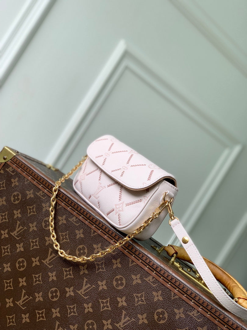 Louis Vuitton LV M29502 Wallet On Chain Ivy Bag Light Bliss Couture