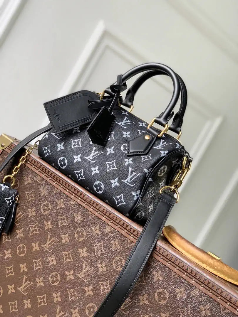 Louis Vuitton LV M2A047 Speedy P9 Bandoulière 20 M28186 Black