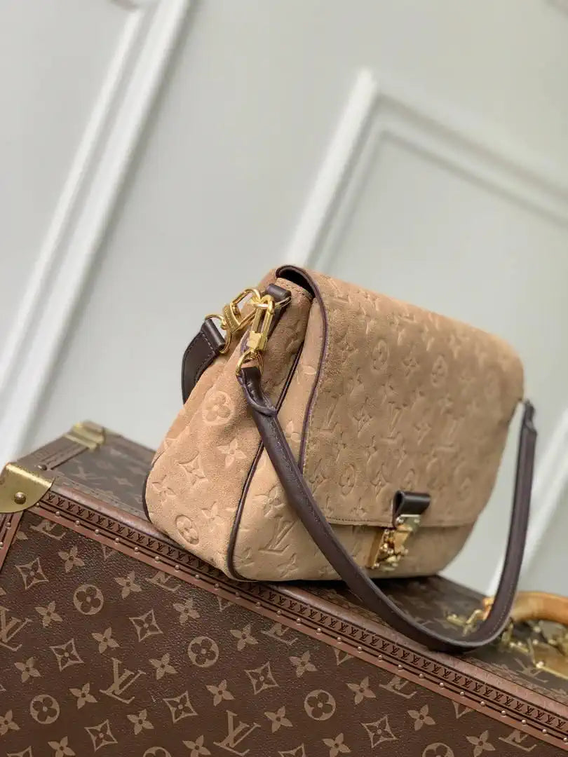 Louis Vuitton LV M2A185 Pochette Métis MM Beige Trench