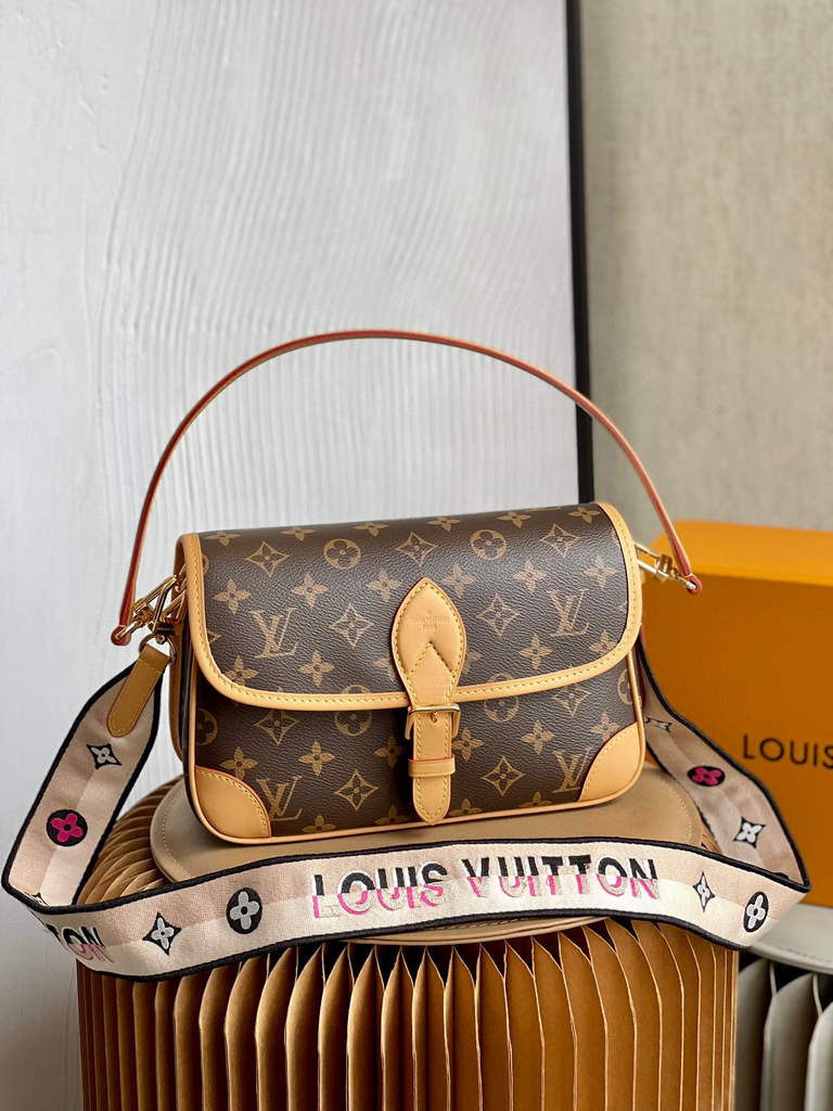 Louis Vuitton LV M45985 Diane Monogram Crossbody bag - Default Title - View 1