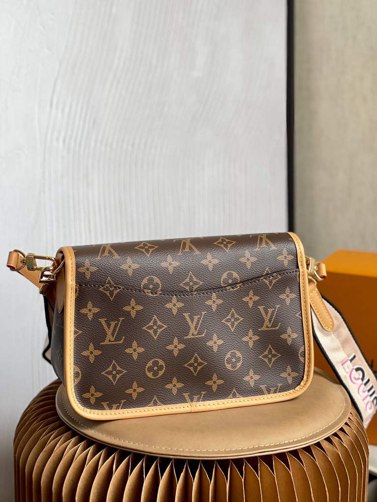 Louis Vuitton LV M45985 Diane Monogram Crossbody bag - Default Title - View 4