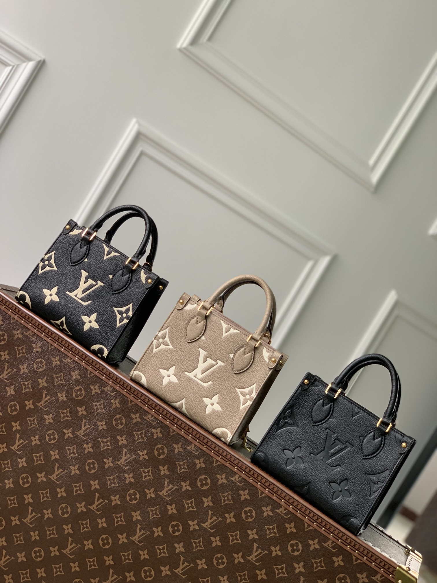 Louis Vuitton LV M47054 OnTheGo BB Handbag Bicolor Monogram Empreinte Leather Tourterelle  Cr¨¨me
