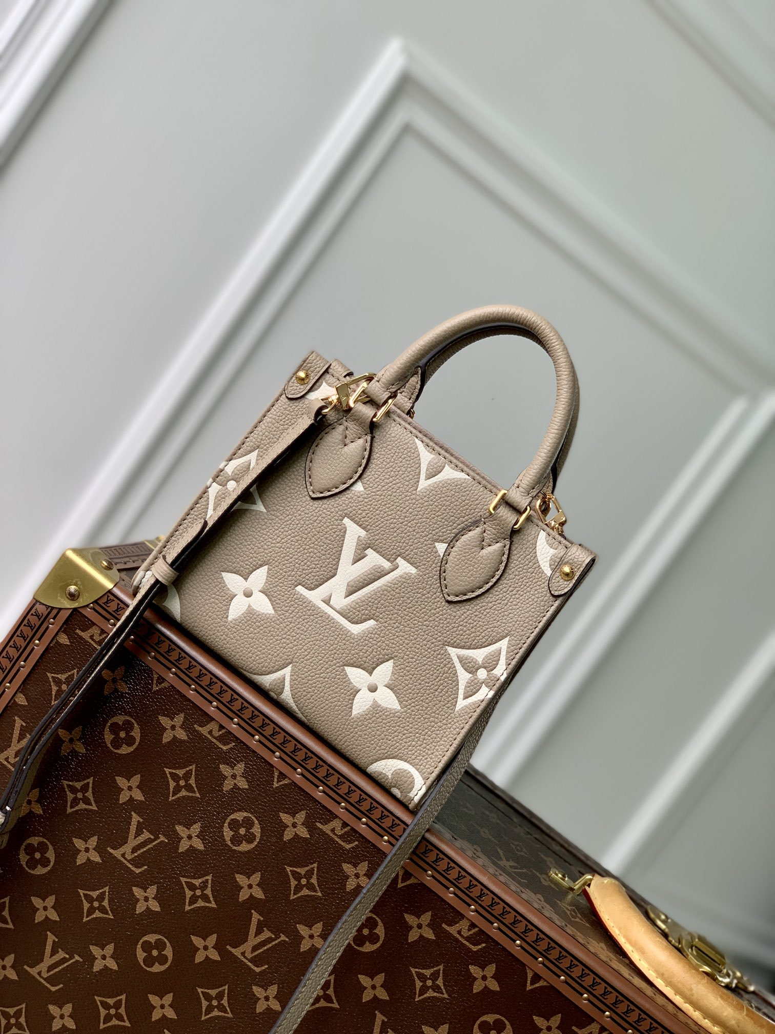Louis Vuitton LV M47054 OnTheGo BB Handbag Bicolor Monogram Empreinte Leather Tourterelle  Cr¨¨me - Default Title - View 2