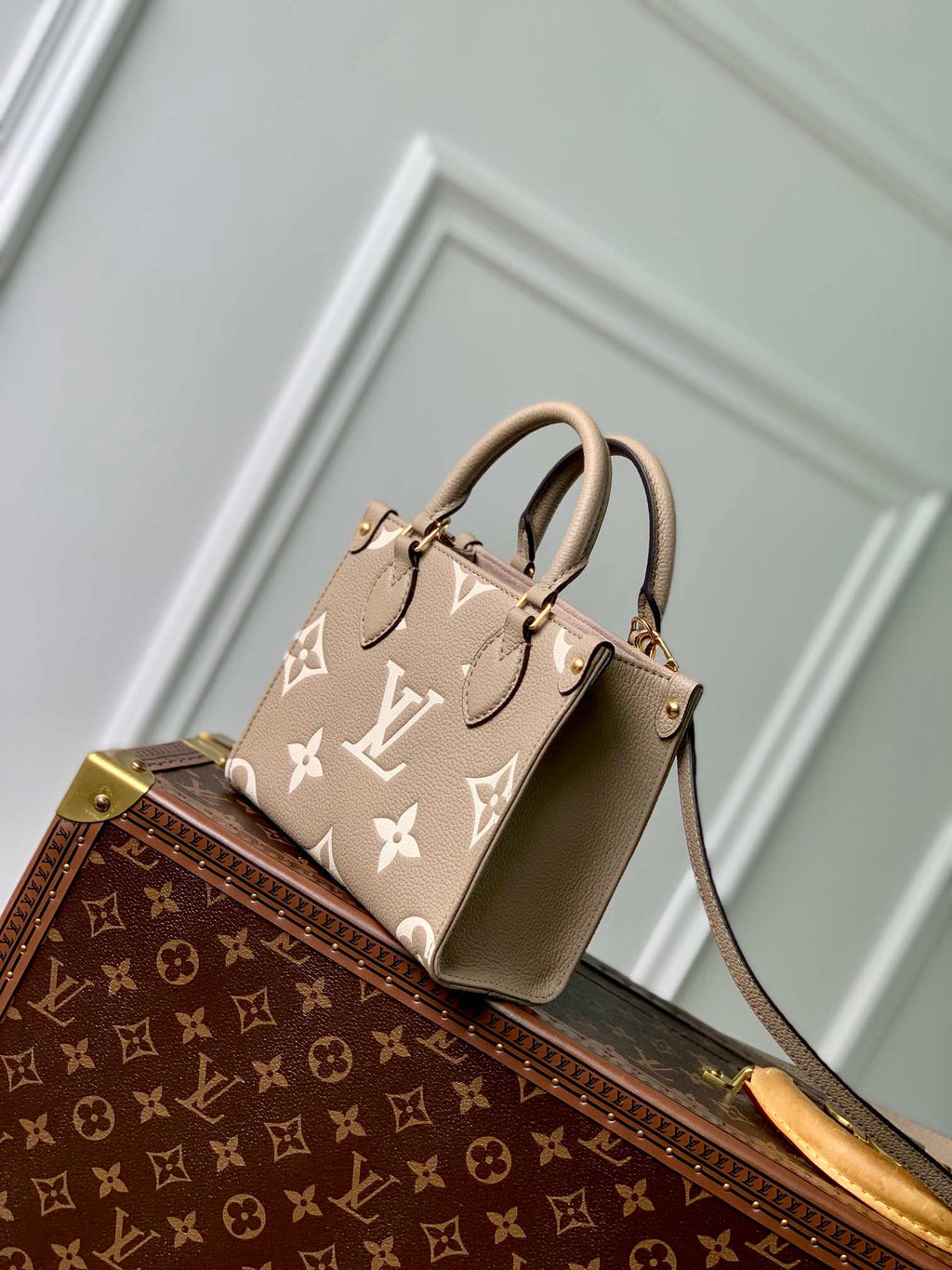 Louis Vuitton LV M47054 OnTheGo BB Handbag Bicolor Monogram Empreinte Leather Tourterelle  Cr¨¨me