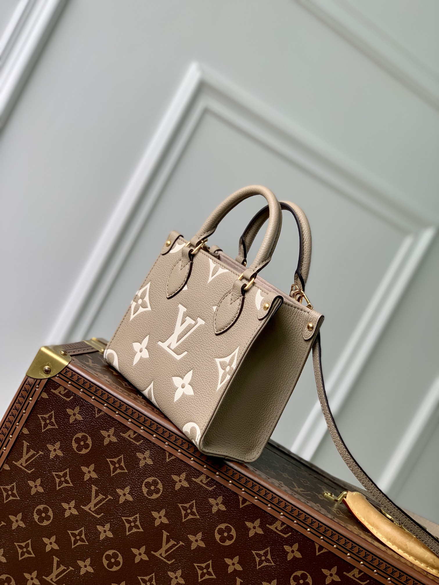 Louis Vuitton LV M47054 OnTheGo BB Handbag Bicolor Monogram Empreinte Leather Tourterelle  Cr¨¨me - Default Title - View 3