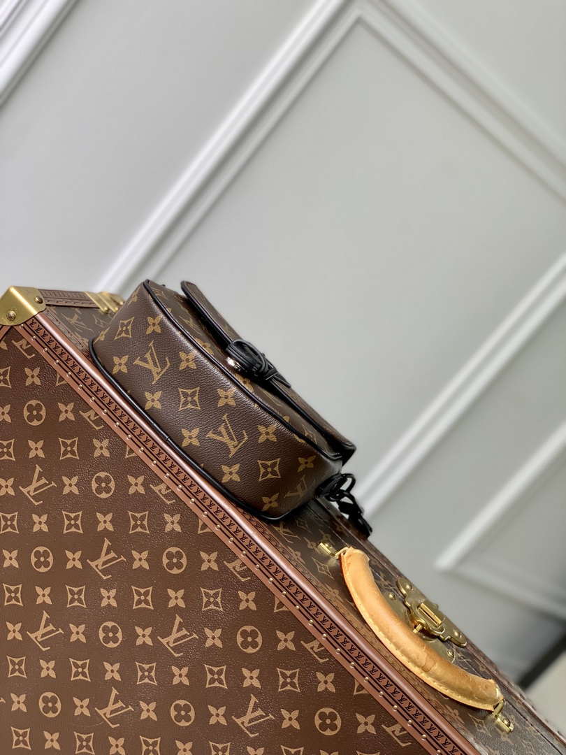 Louis Vuitton LV M47060 Montsouris Messenger PM Monogram Canvas - Default Title - View 4