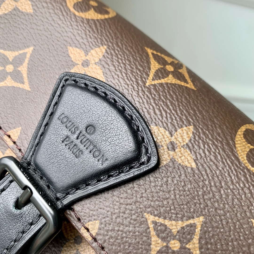Louis Vuitton LV M47060 Montsouris Messenger PM Monogram Canvas
