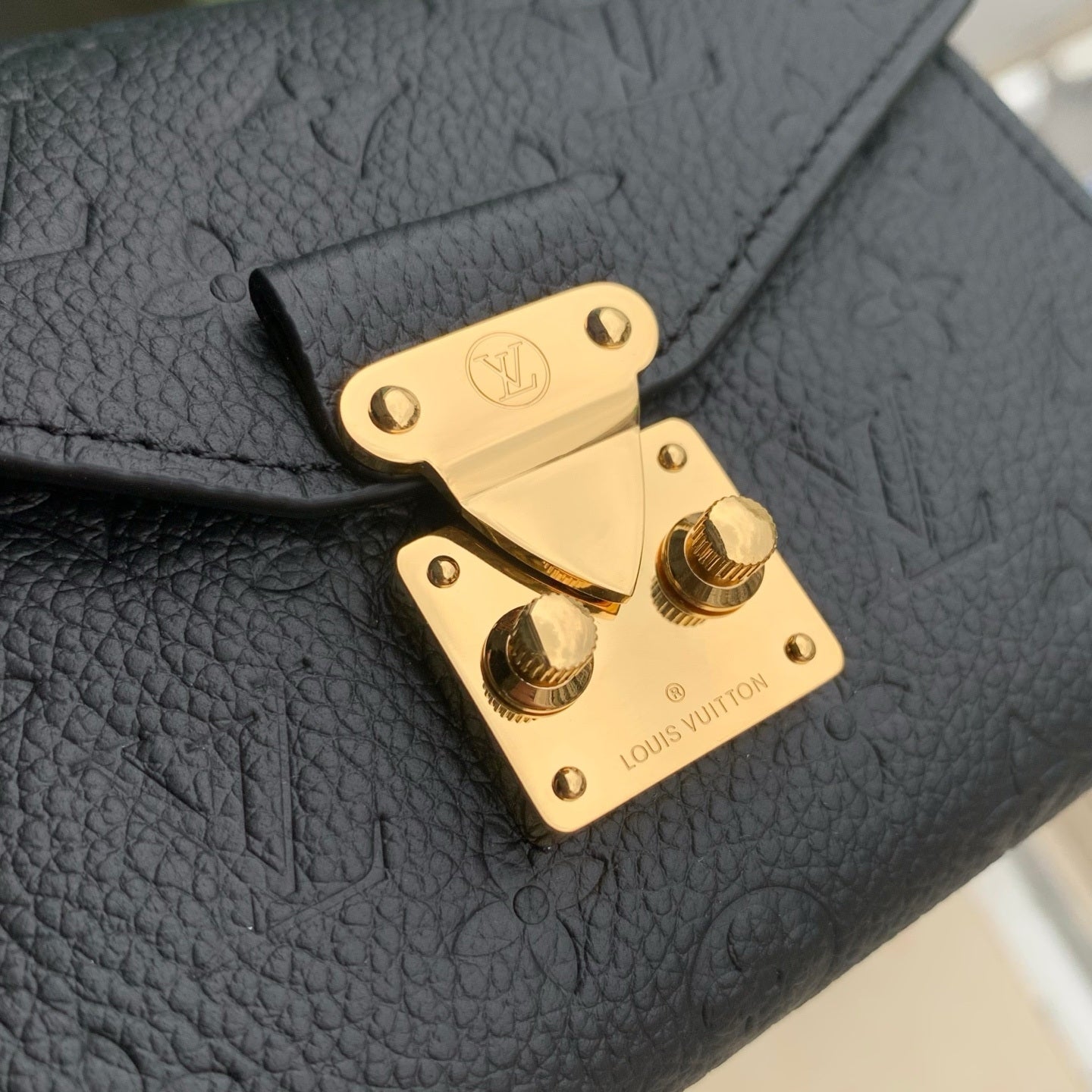 Louis Vuitton LV M4717Z Pouch Metis Belt Bag Black