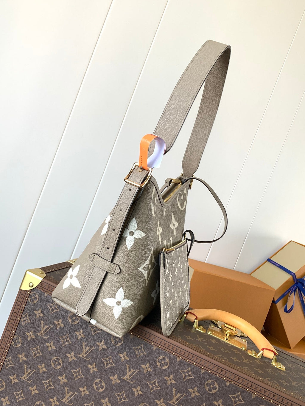 Louis Vuitton LV M47180 CarryAll PM Bag Tourterelle Gray / Crème Beige