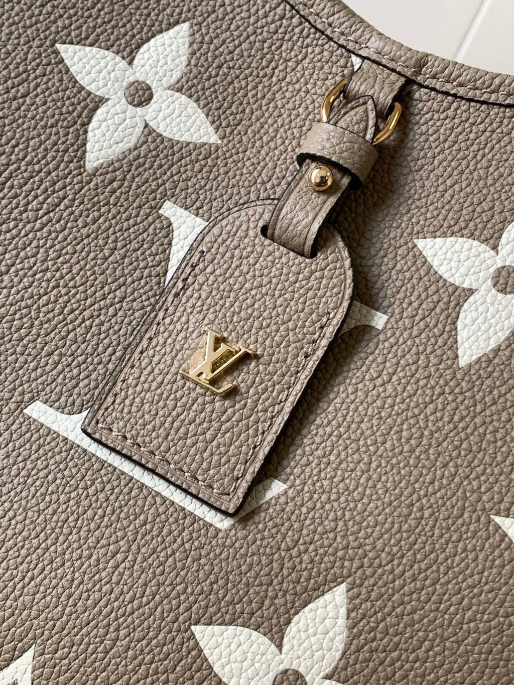 Louis Vuitton LV M47180 CarryAll PM Bag Tourterelle Gray / Crème Beige