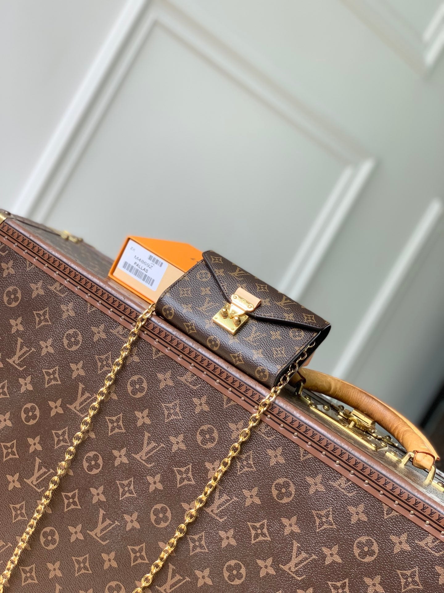 Louis Vuitton LV M4869Z Pouch Metis Belt Bag - Default Title - View 1