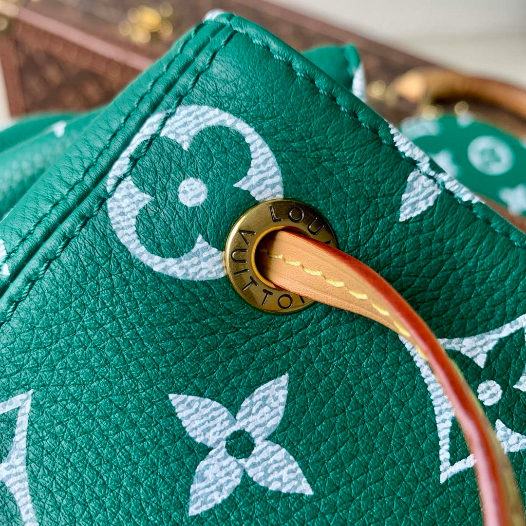 Louis Vuitton LV M55699 P9 Christopher MM Backpack Green