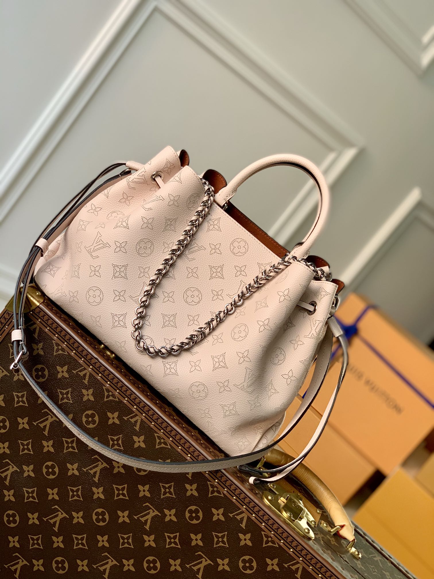 Louis Vuitton LV M59203 Bella Tote Mahina Cr¨¨me Beige