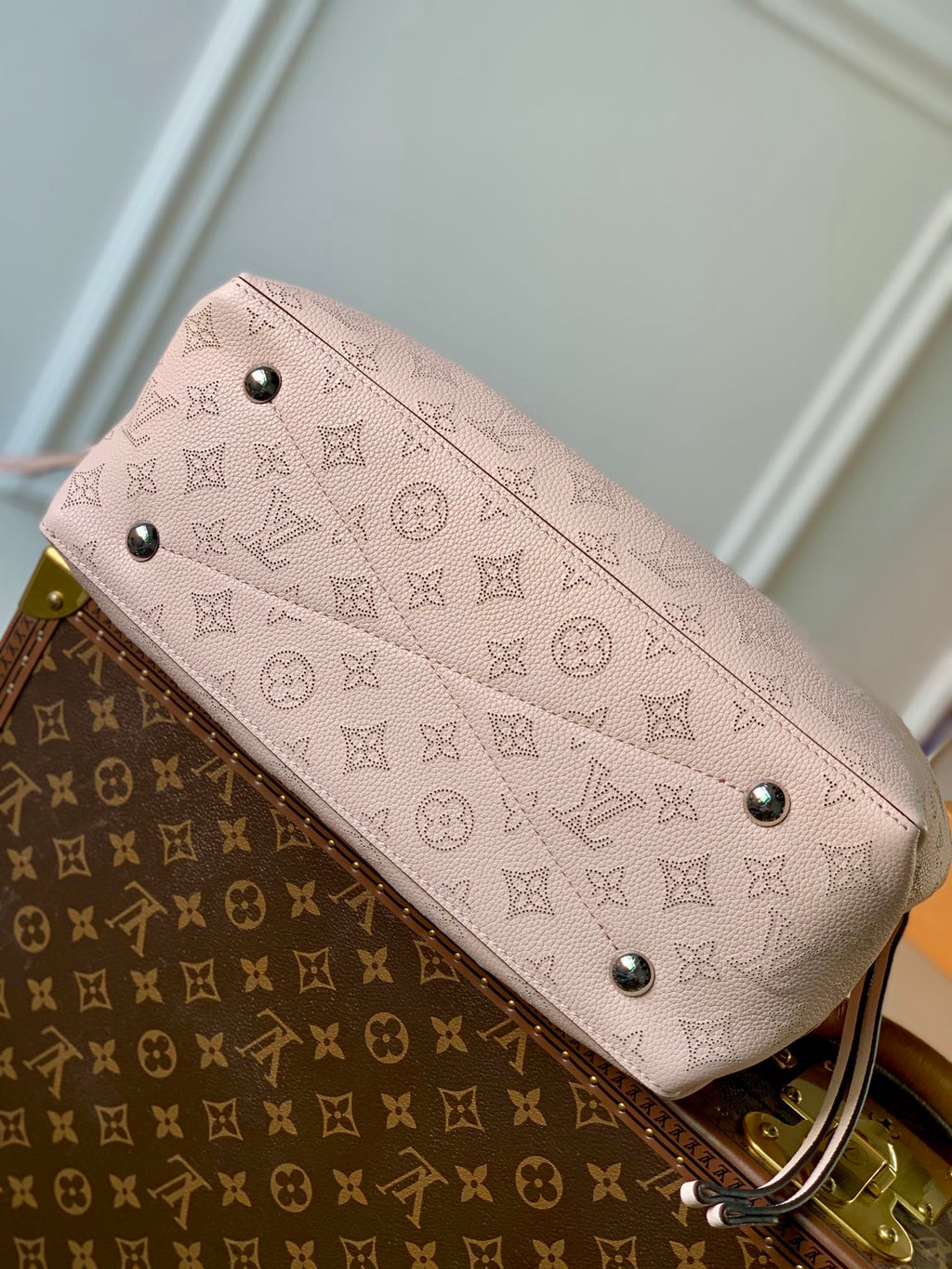 Louis Vuitton LV M59203 Bella Tote Mahina Cr¨¨me Beige