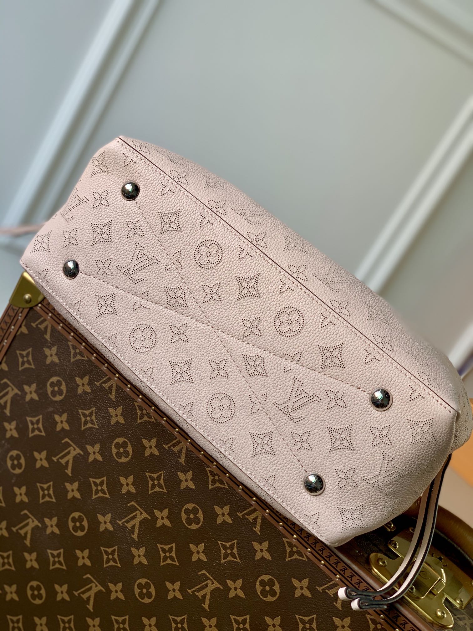 Louis Vuitton LV M59203 Bella Tote Mahina Cr¨¨me Beige - Default Title - View 3