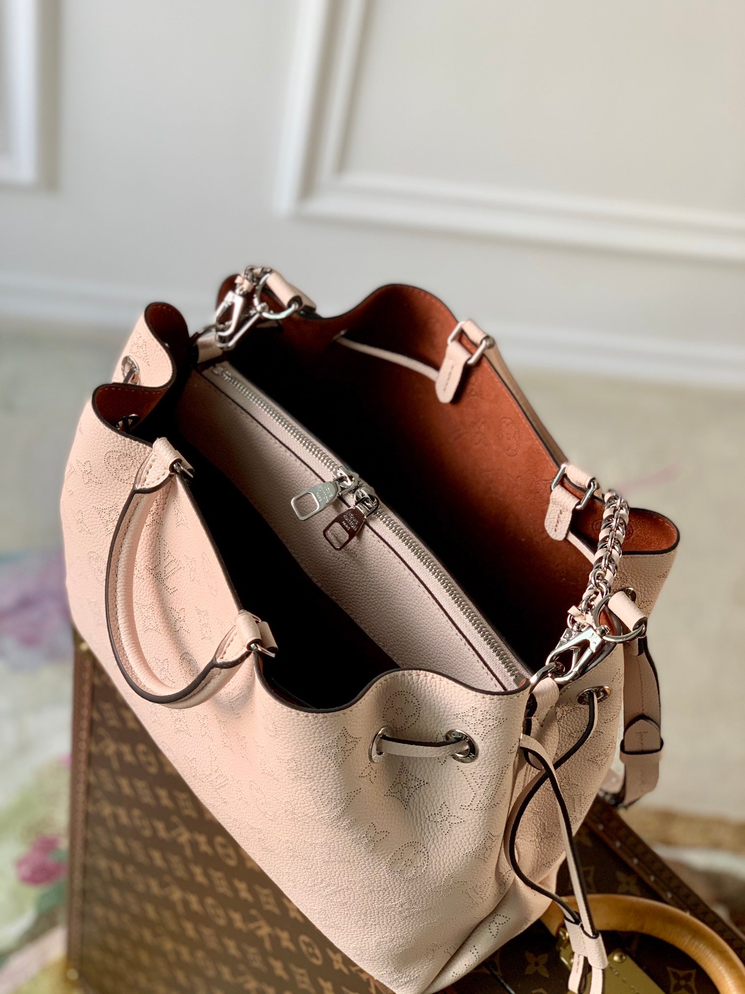 Louis Vuitton LV M59203 Bella Tote Mahina Cr¨¨me Beige