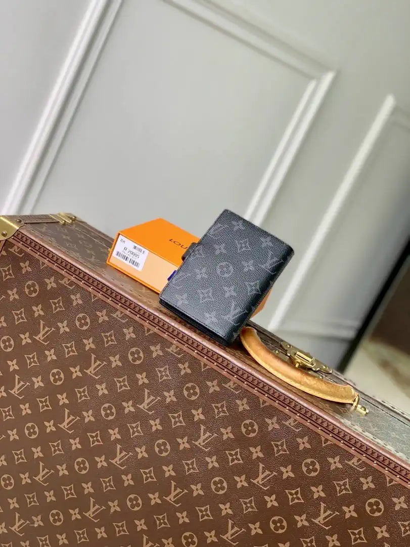 Louis Vuitton LV R20005 Small Ring Agenda Cover Monogram RC10013