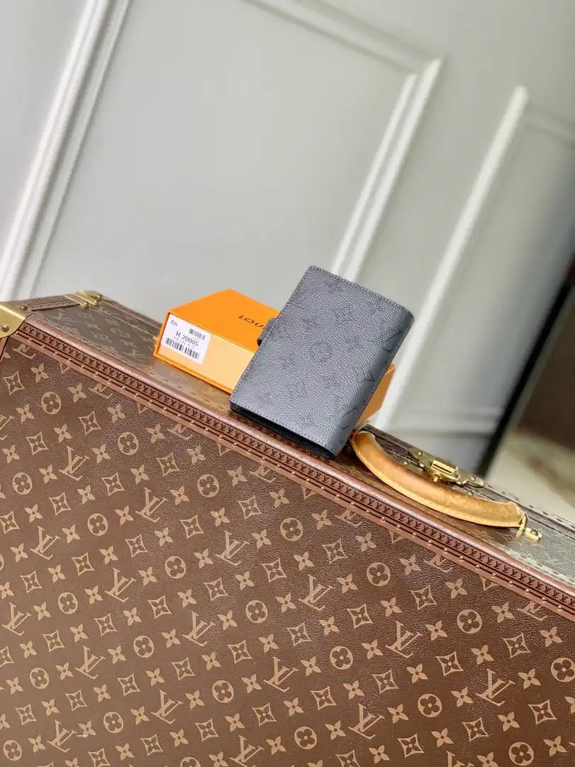 Louis Vuitton LV R20005 Small Ring Agenda Cover Monogram RC10014