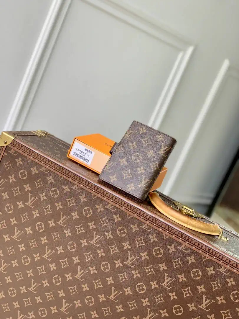 Louis Vuitton LV R20005 Small Ring Agenda Cover Monogram RC10016