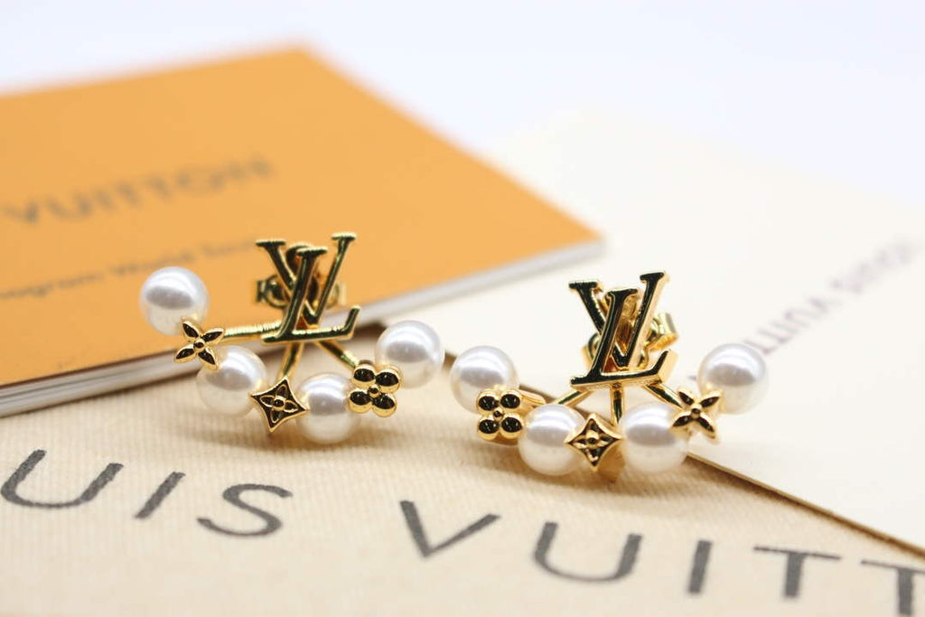 Louis Vuitton M01258 Minigram Pearls Earrings Jewelry L50130