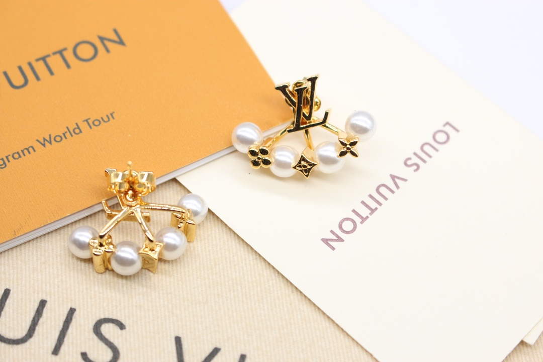 Louis Vuitton M01258 Minigram Pearls Earrings Jewelry L50130