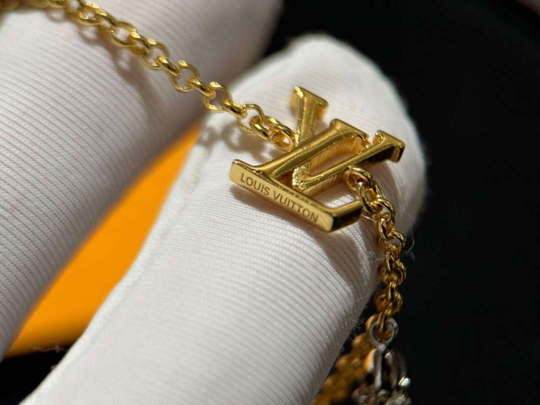 Louis Vuitton M1044A LV Gram Bracelet Jewelry L50137