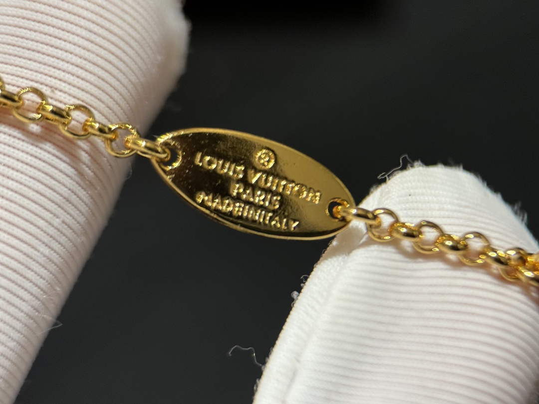 Louis Vuitton M1044A LV Gram Bracelet Jewelry L50137
