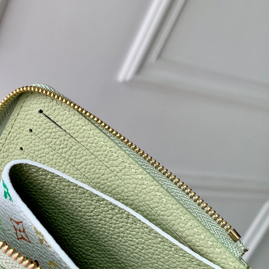 Louis Vuitton M13801  LV x TM Carteira Compacta Noa Green tea
