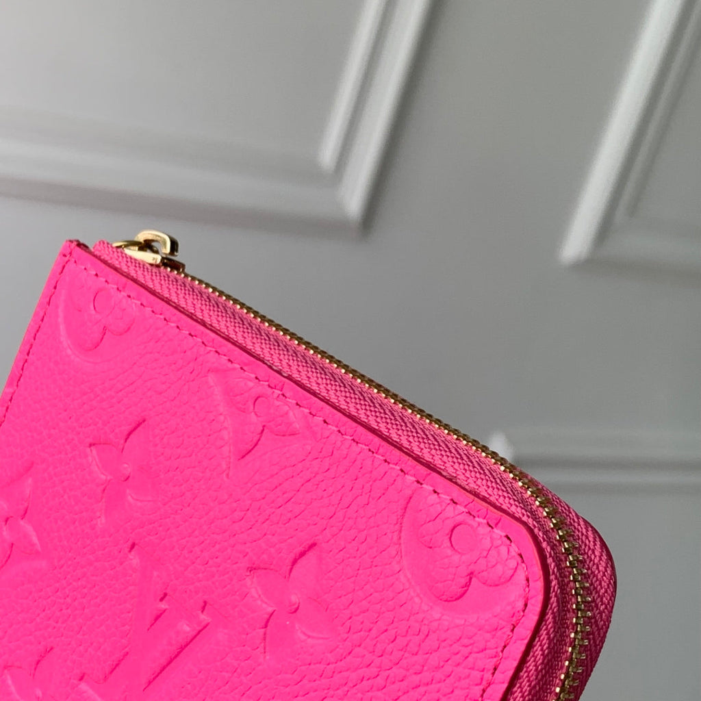 Louis Vuitton M13801  LV x TM Carteira Compacta Noa Rose Red