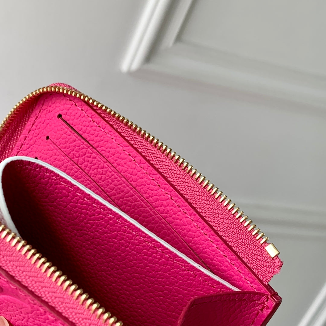 Louis Vuitton M13801  LV x TM Carteira Compacta Noa Rose Red